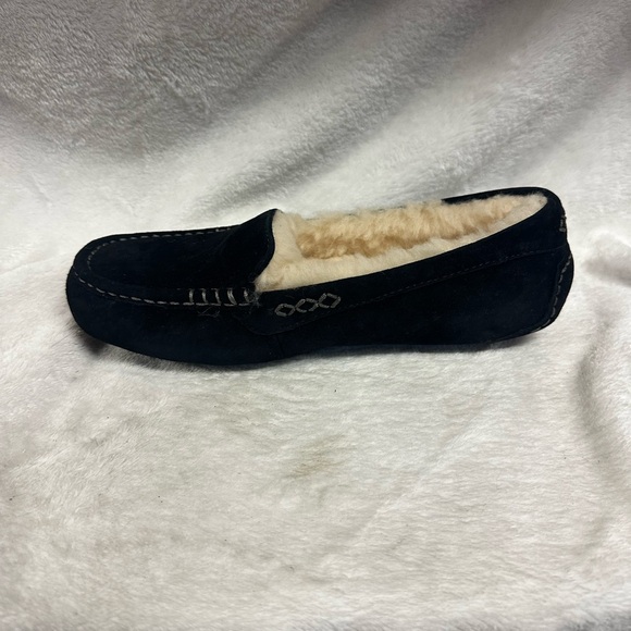 Last One!!!UGG Ansley Black Suede Moccasin Slippers - Picture 5 of 10